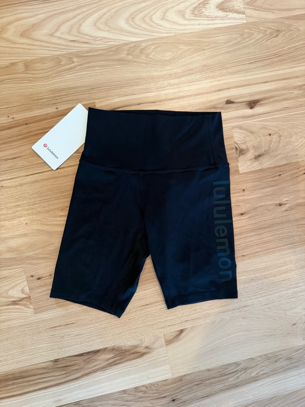 Lululemon Align High-Rise Short 8" *Logo
Black